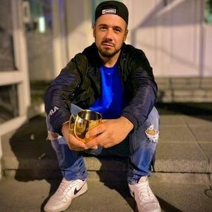 Meet your Posher, Max